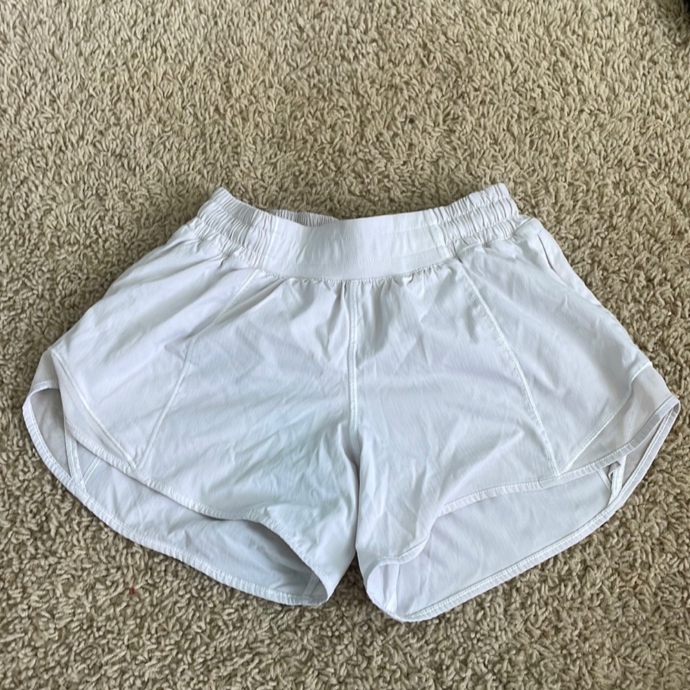 Lululemon Hotty Hot 4” Low-Rise shorts